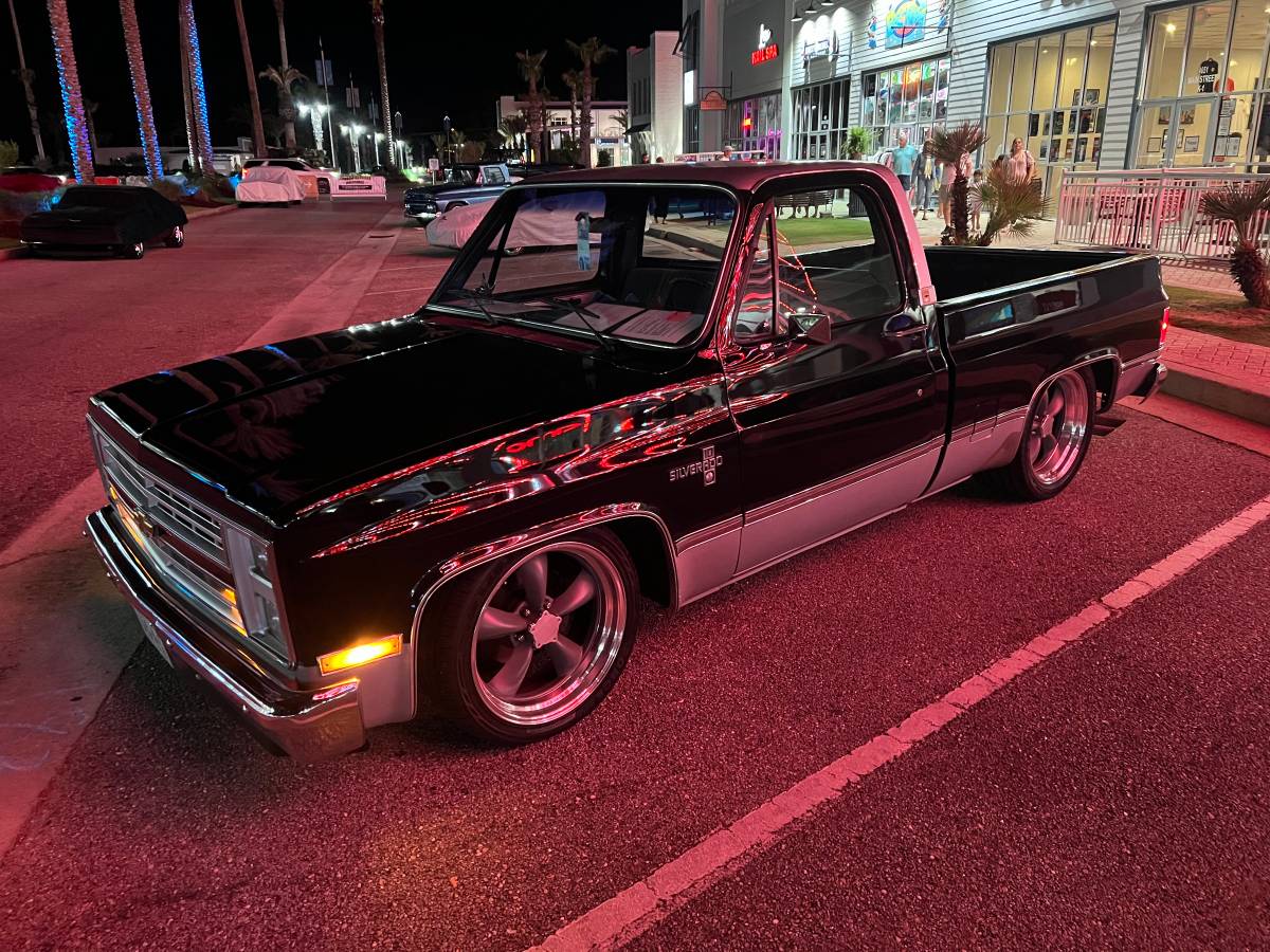 Chevrolet-Silverado-1984-black-23