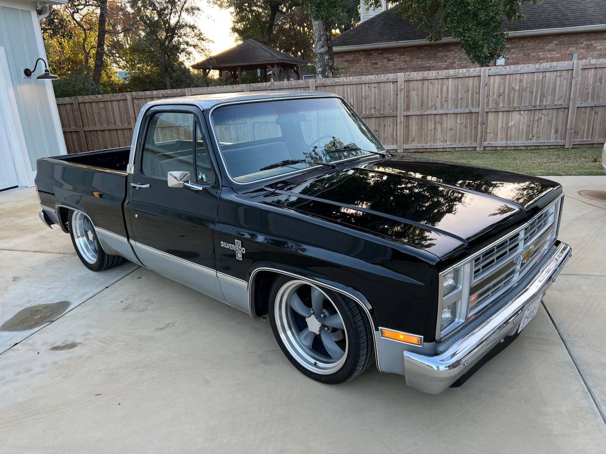 Chevrolet-Silverado-1984-black-3