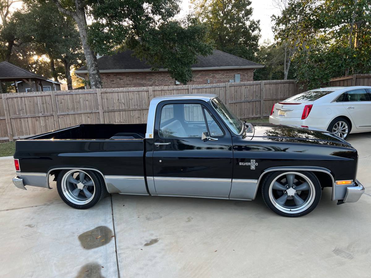 Chevrolet-Silverado-1984-black-4