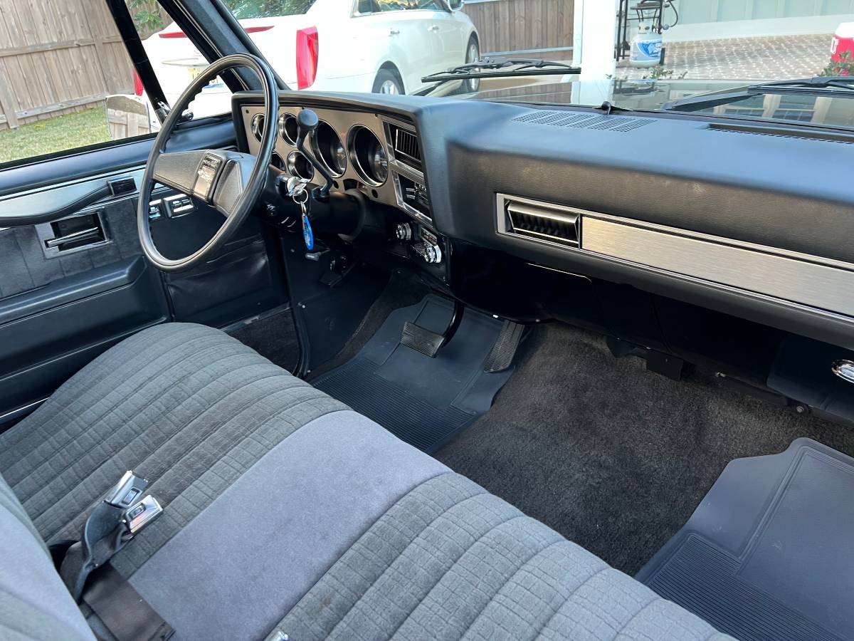 Chevrolet-Silverado-1984-black-5