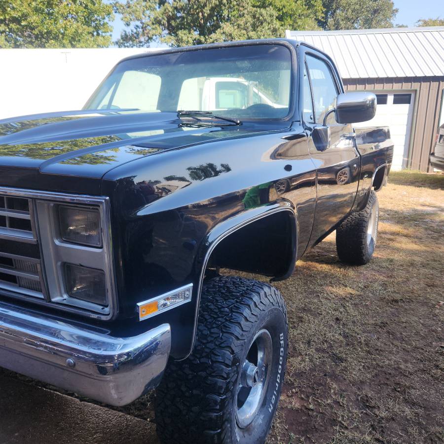 Chevrolet-Silverado-1986-black-2