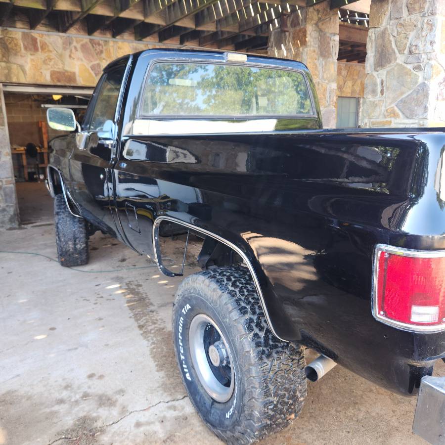 Chevrolet-Silverado-1986-black-3
