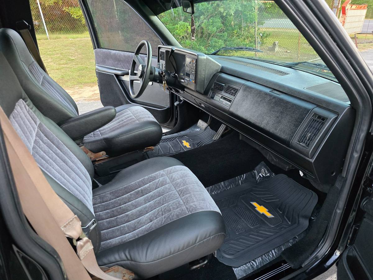 Chevrolet-Silverado-1991-black-11