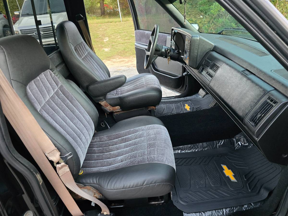 Chevrolet-Silverado-1991-black-12