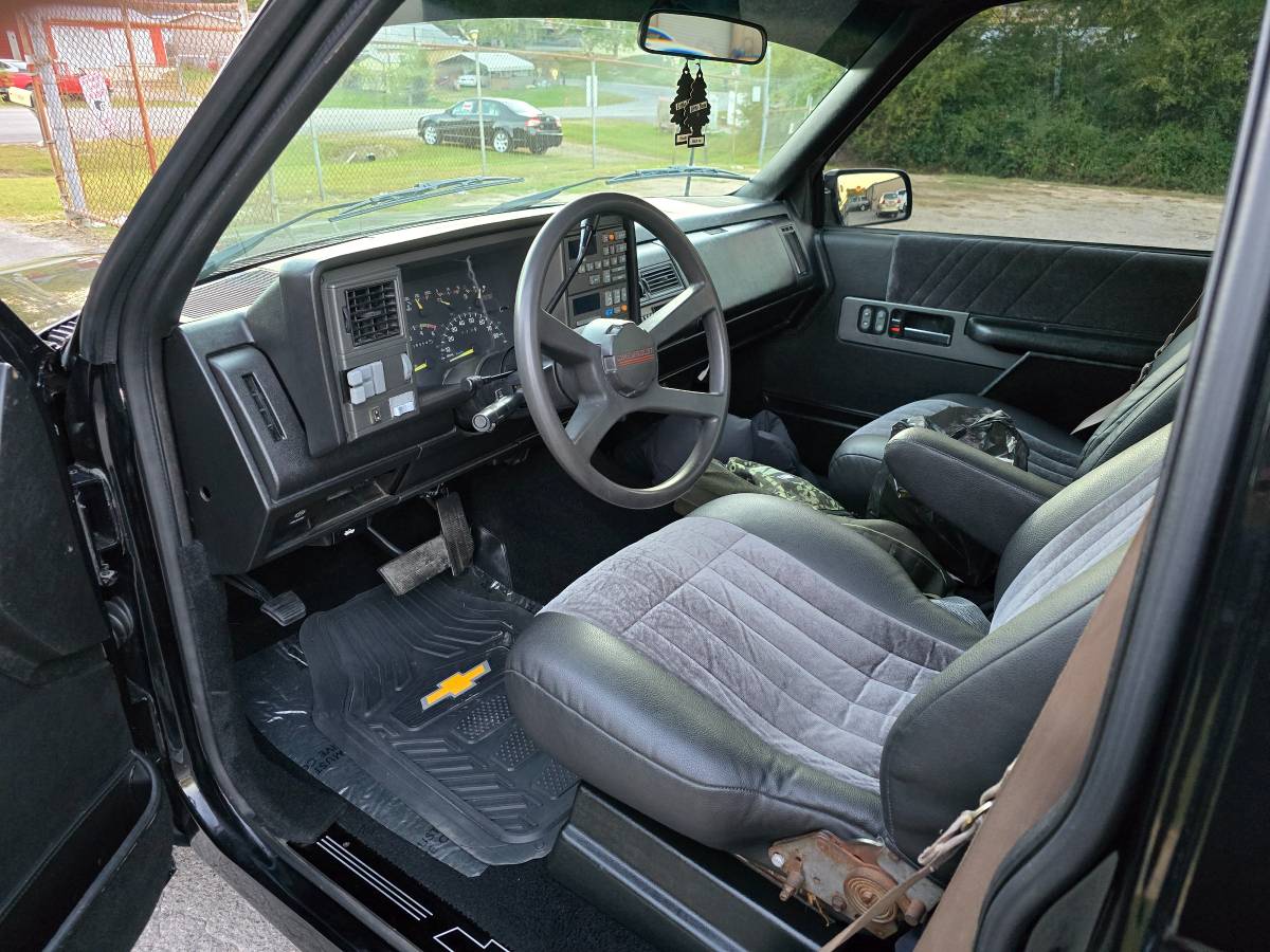 Chevrolet-Silverado-1991-black-9