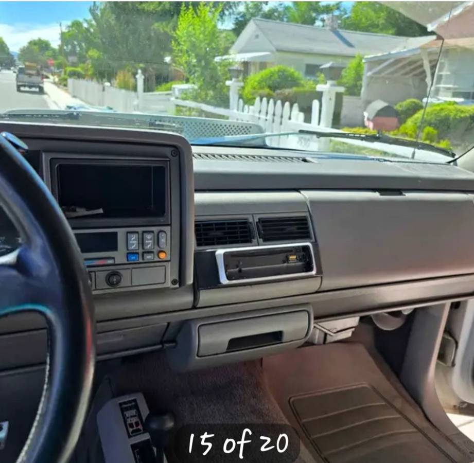 Chevrolet-Silverado-1993-white-10
