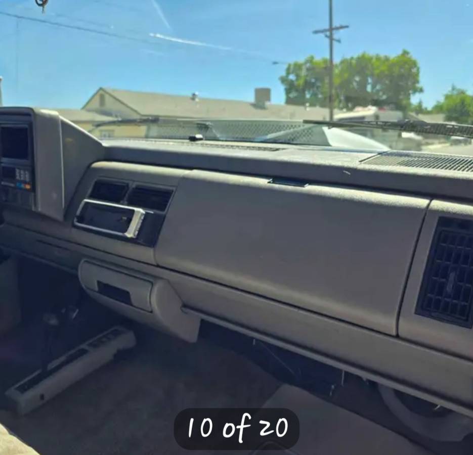 Chevrolet-Silverado-1993-white-15