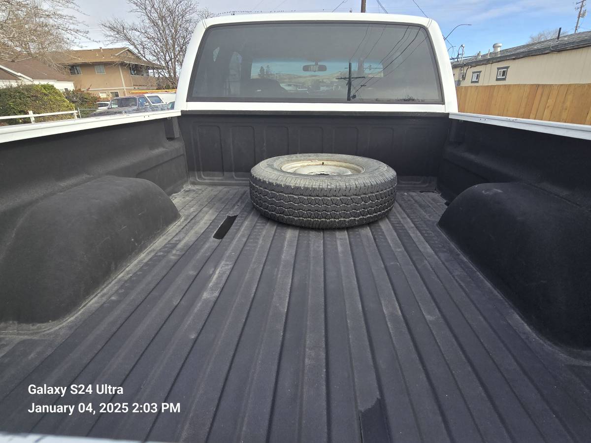 Chevrolet-Silverado-1993-white-21