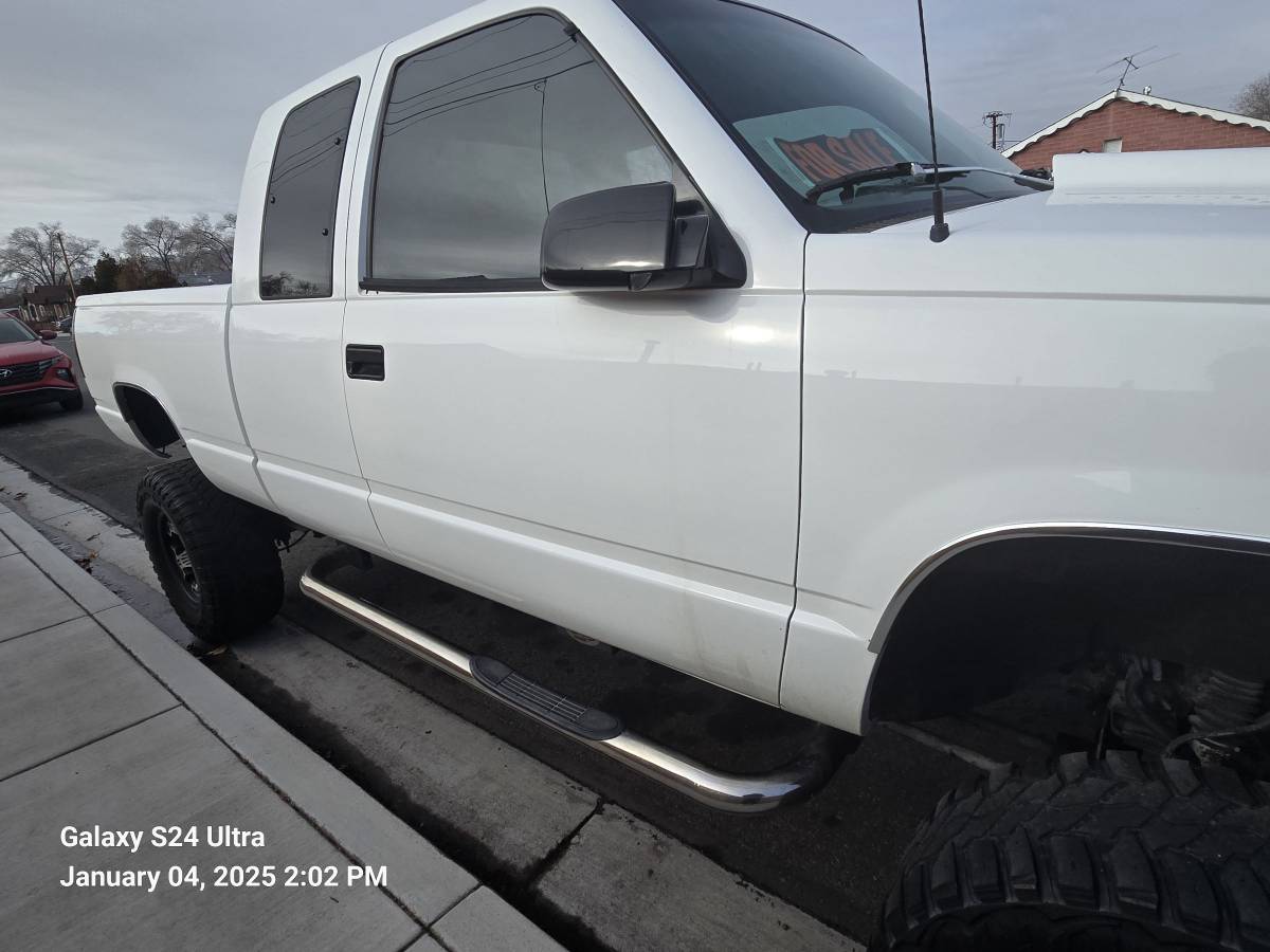Chevrolet-Silverado-1993-white-22