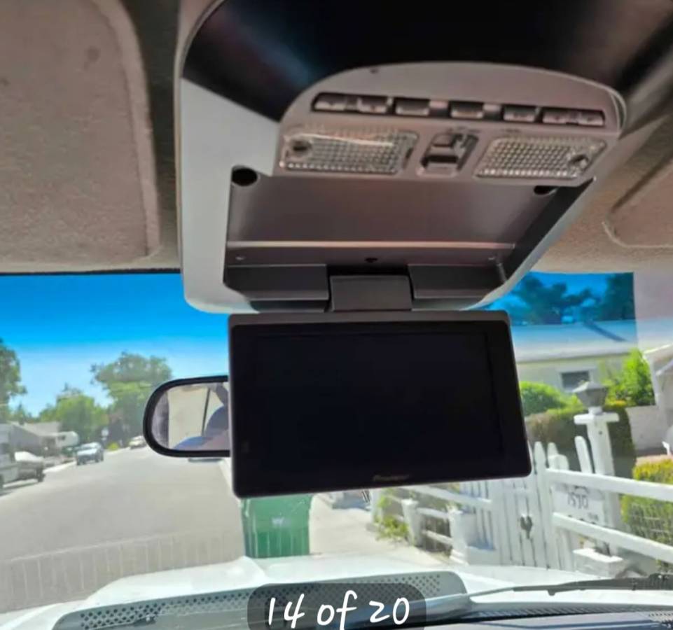 Chevrolet-Silverado-1993-white-9
