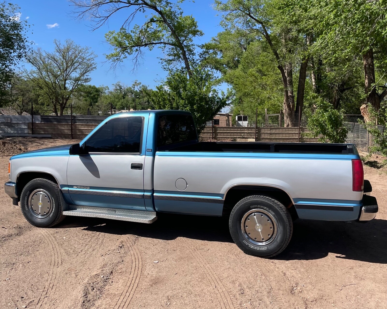 Chevrolet-Silverado-2500-1988-Standard-Cab-Pickup-16