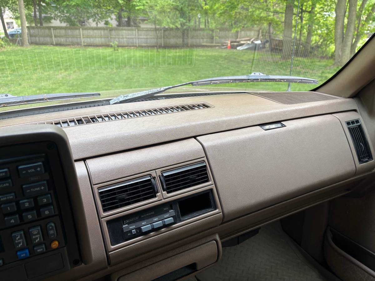 Chevrolet-Silverado-2500-short-bed-4x4-1994-10