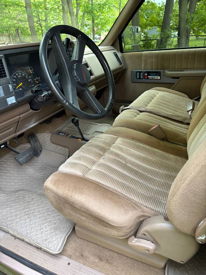 Chevrolet-Silverado-2500-short-bed-4x4-1994-13