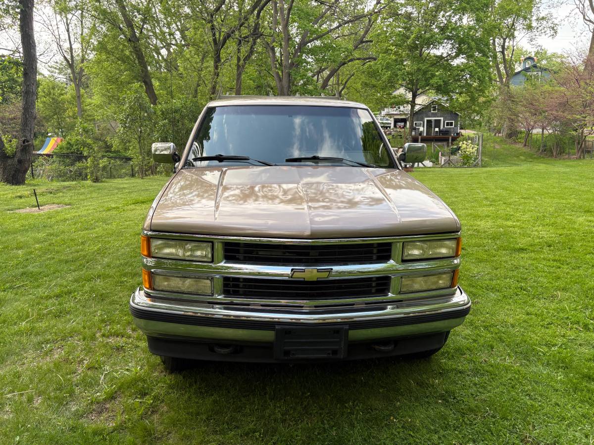 Chevrolet-Silverado-2500-short-bed-4x4-1994-2