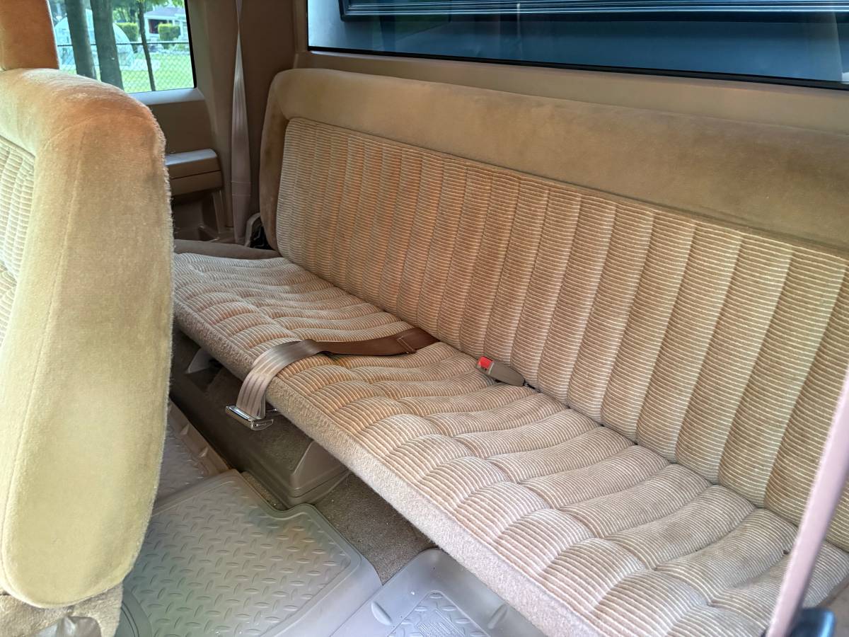 Chevrolet-Silverado-2500-short-bed-4x4-1994-9