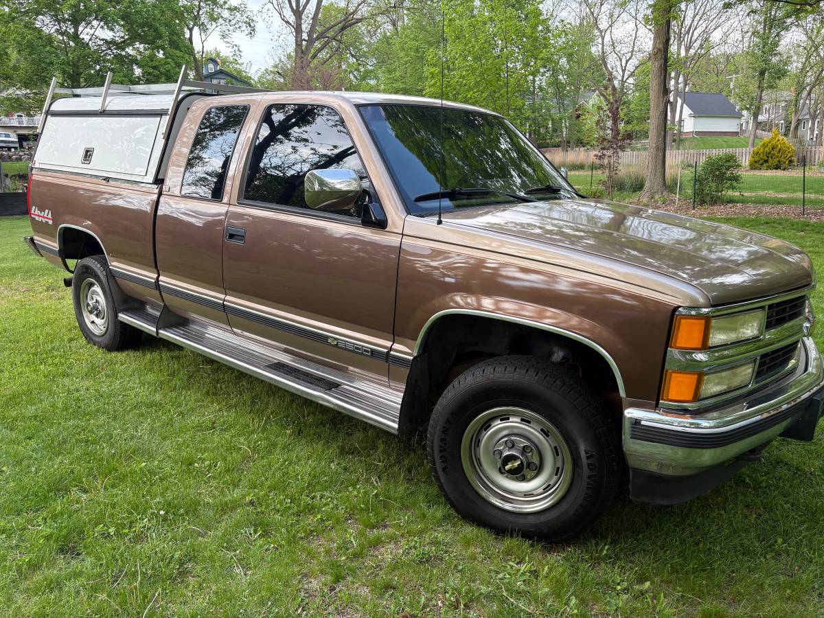 Chevrolet-Silverado-2500-short-bed-4x4-1994
