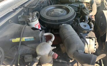 Chevrolet-Silverado-2500hd-diesel-1982-5