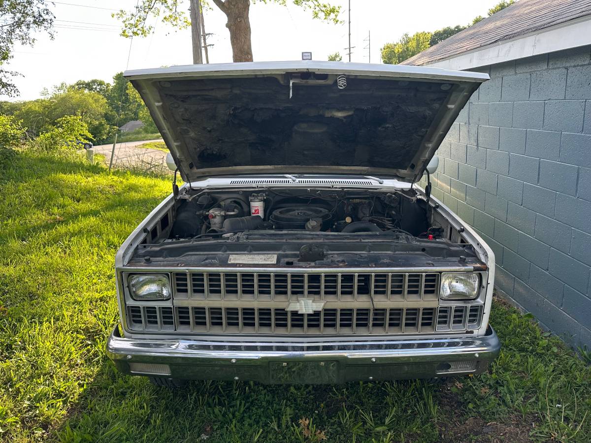 Chevrolet-Silverado-2500hd-diesel-1982-6