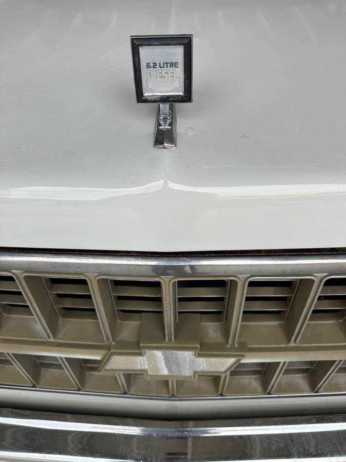 Chevrolet-Silverado-2500hd-diesel-1982-8