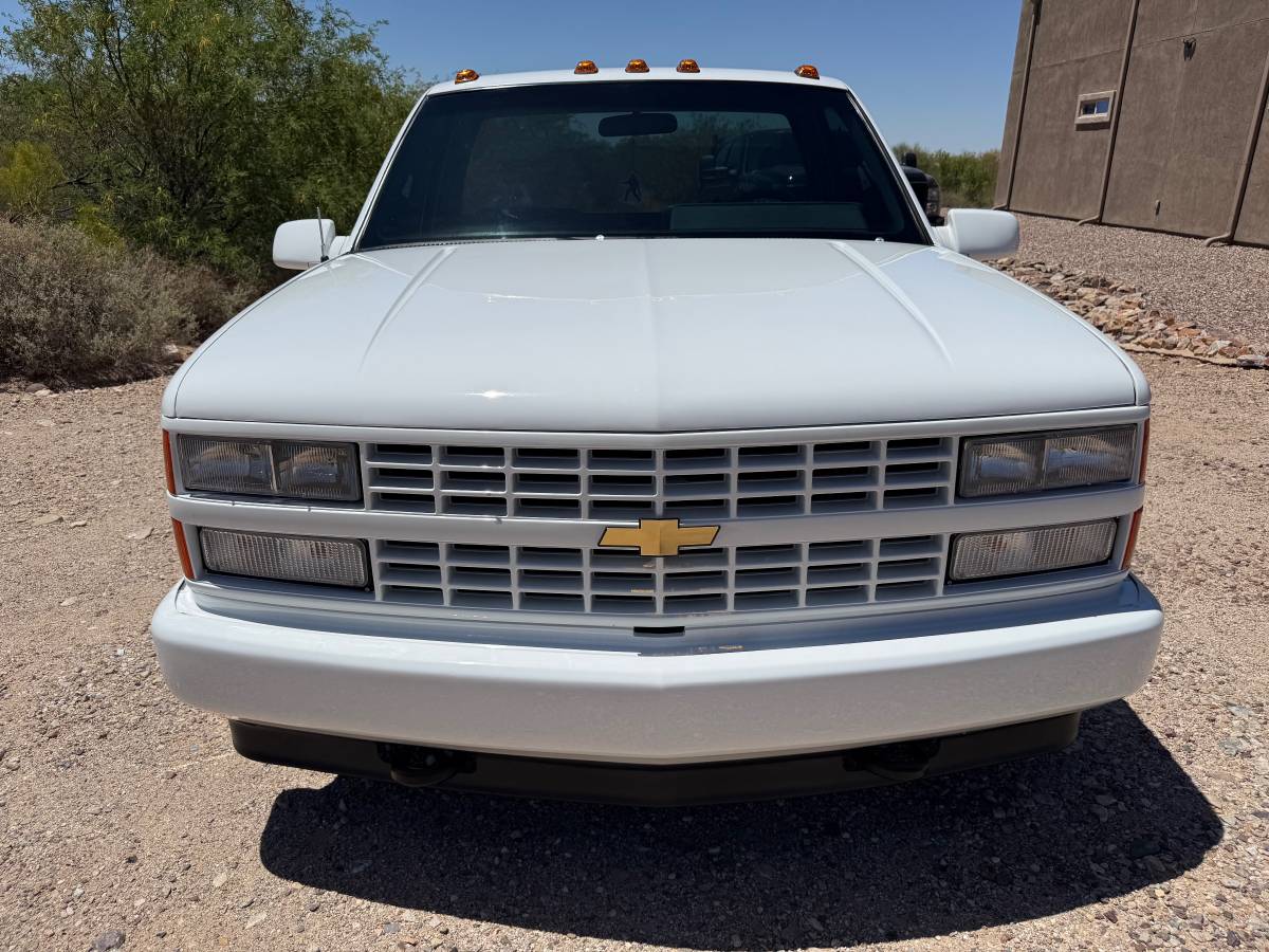 Chevrolet-Silverado-3500-1992-white-13