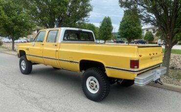 Chevrolet-Silverado-3500-hd-crew-cab-1984-yellow-1