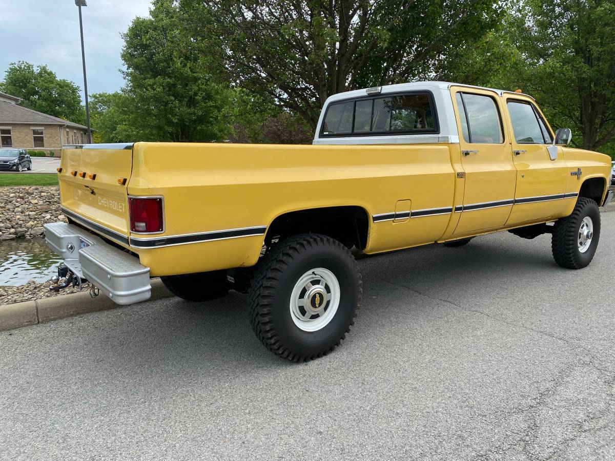 Chevrolet-Silverado-3500-hd-crew-cab-1984-yellow-13