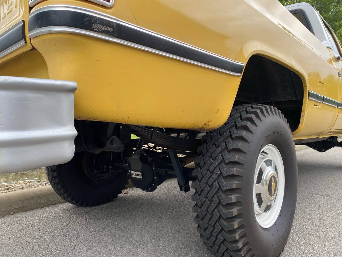 Chevrolet-Silverado-3500-hd-crew-cab-1984-yellow-15