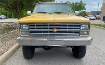 Chevrolet-Silverado-3500-hd-crew-cab-1984-yellow-2