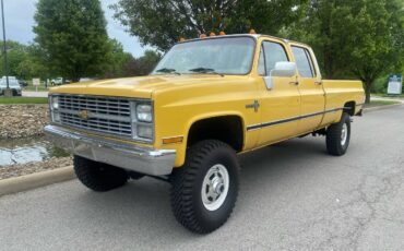 Chevrolet-Silverado-3500-hd-crew-cab-1984-yellow