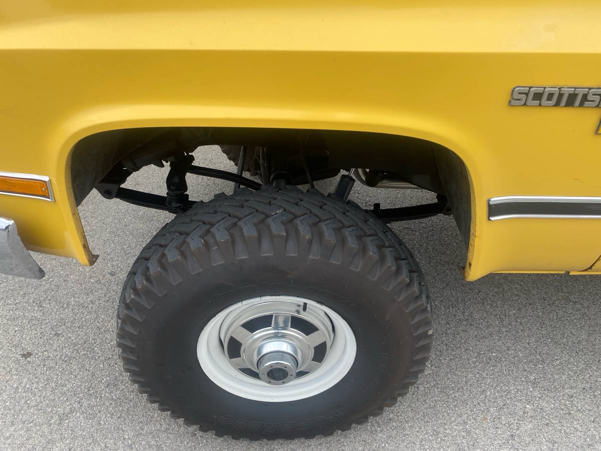 Chevrolet-Silverado-3500-hd-crew-cab-1984-yellow-7