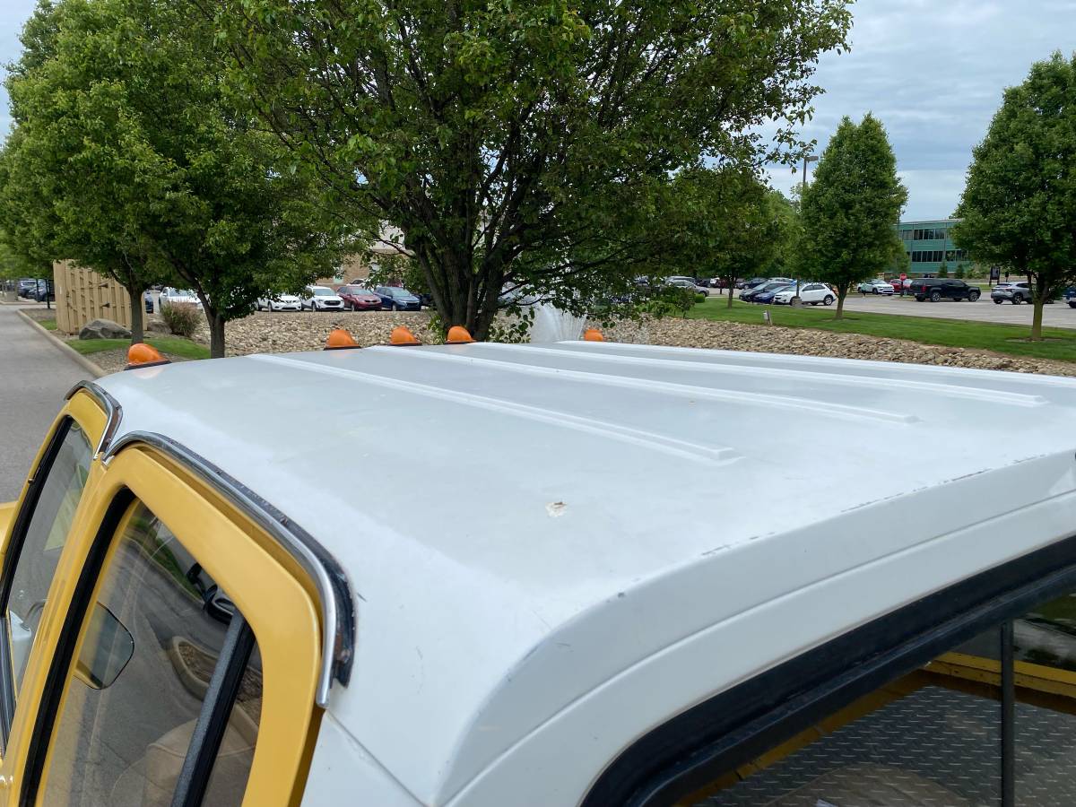 Chevrolet-Silverado-3500-hd-crew-cab-1984-yellow-8
