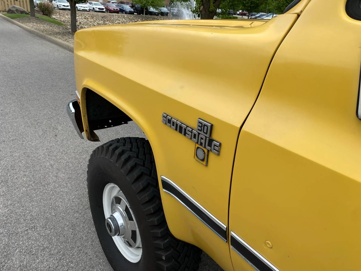 Chevrolet-Silverado-3500-hd-crew-cab-1984-yellow-9