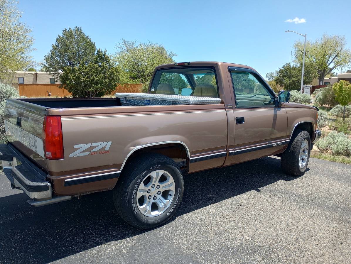 Chevrolet-Silverado-4x4-auto-trans-1994-brown-1