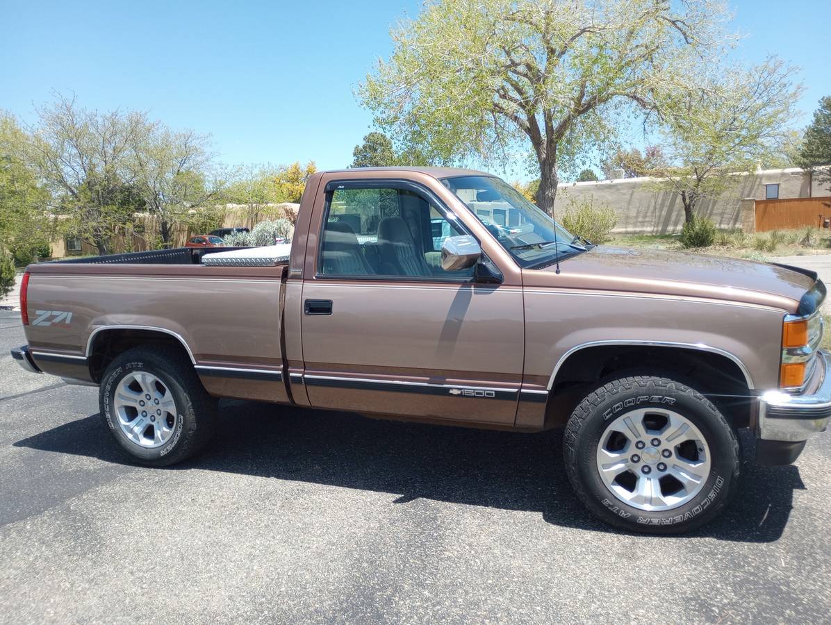 Chevrolet-Silverado-4x4-auto-trans-1994-brown