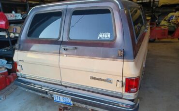 Chevrolet-Silverado-suburban-1987-brown-11