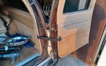 Chevrolet-Silverado-suburban-1987-brown-6