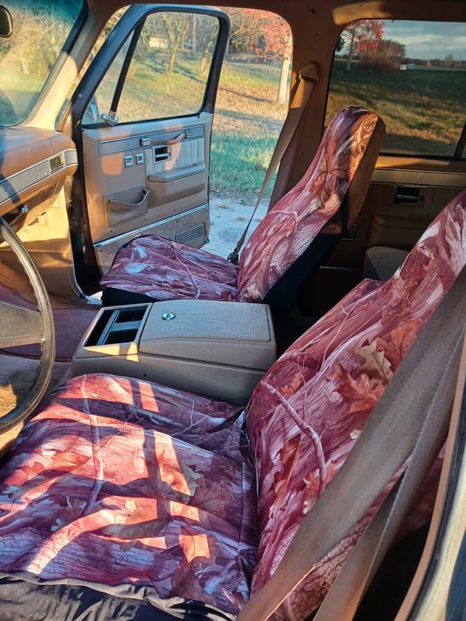 Chevrolet-Silverado-suburban-1987-brown-8