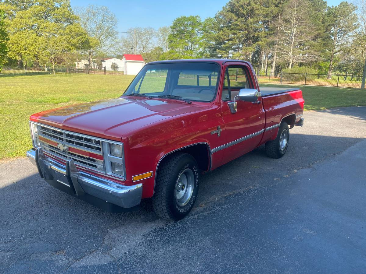 Chevrolet-Silverado-swb-1985-red-1
