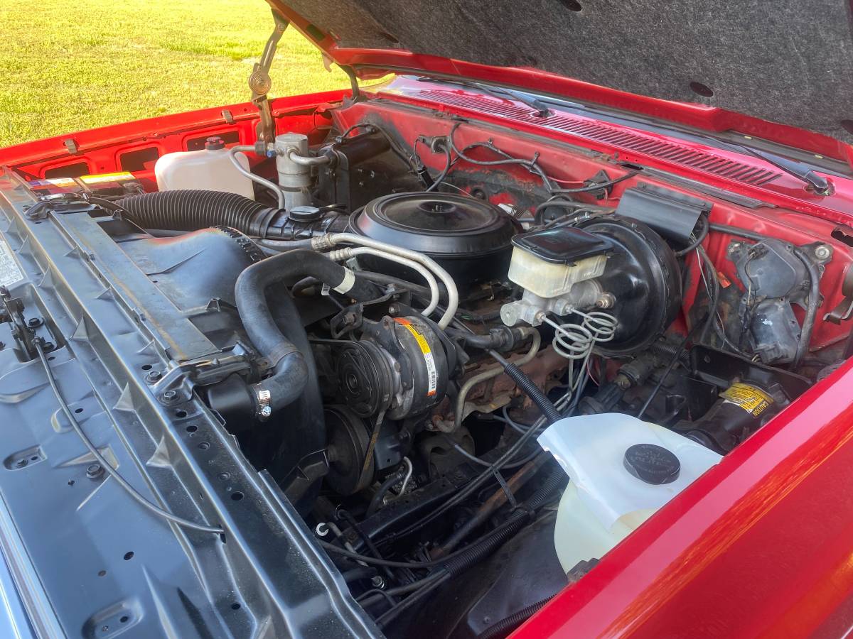 Chevrolet-Silverado-swb-1985-red-2
