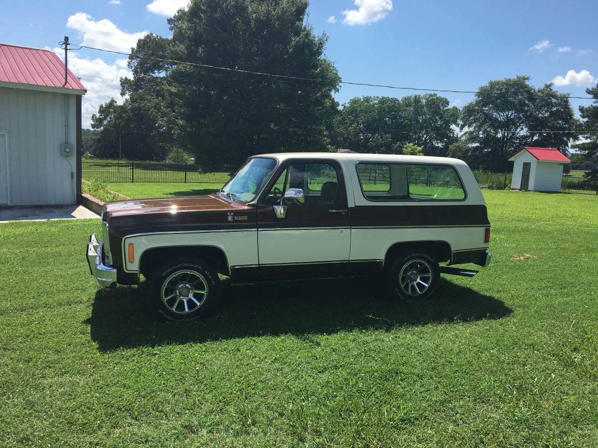 Chevrolet-Silverado-swb-1985-red-6