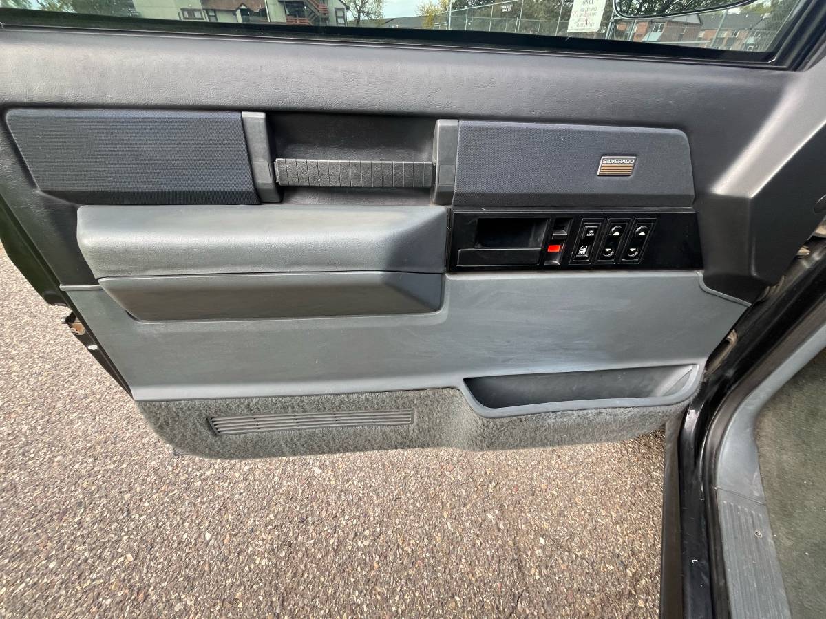 Chevrolet-Silverado-z71-1989-black-6