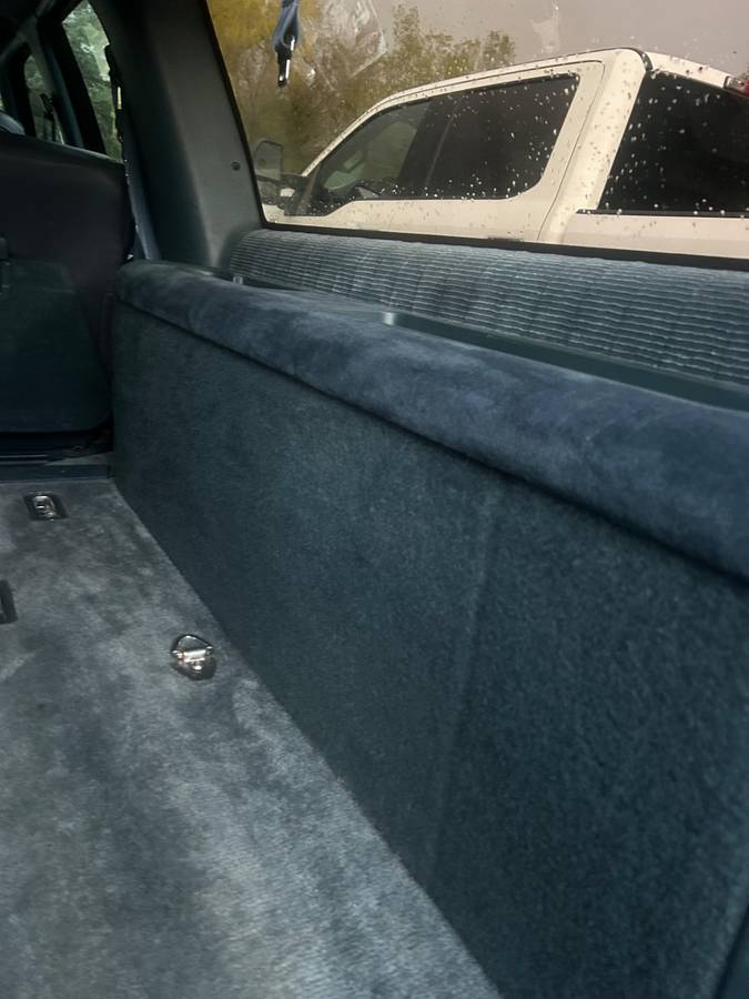 Chevrolet-Suburban-1500-1993-blue-9