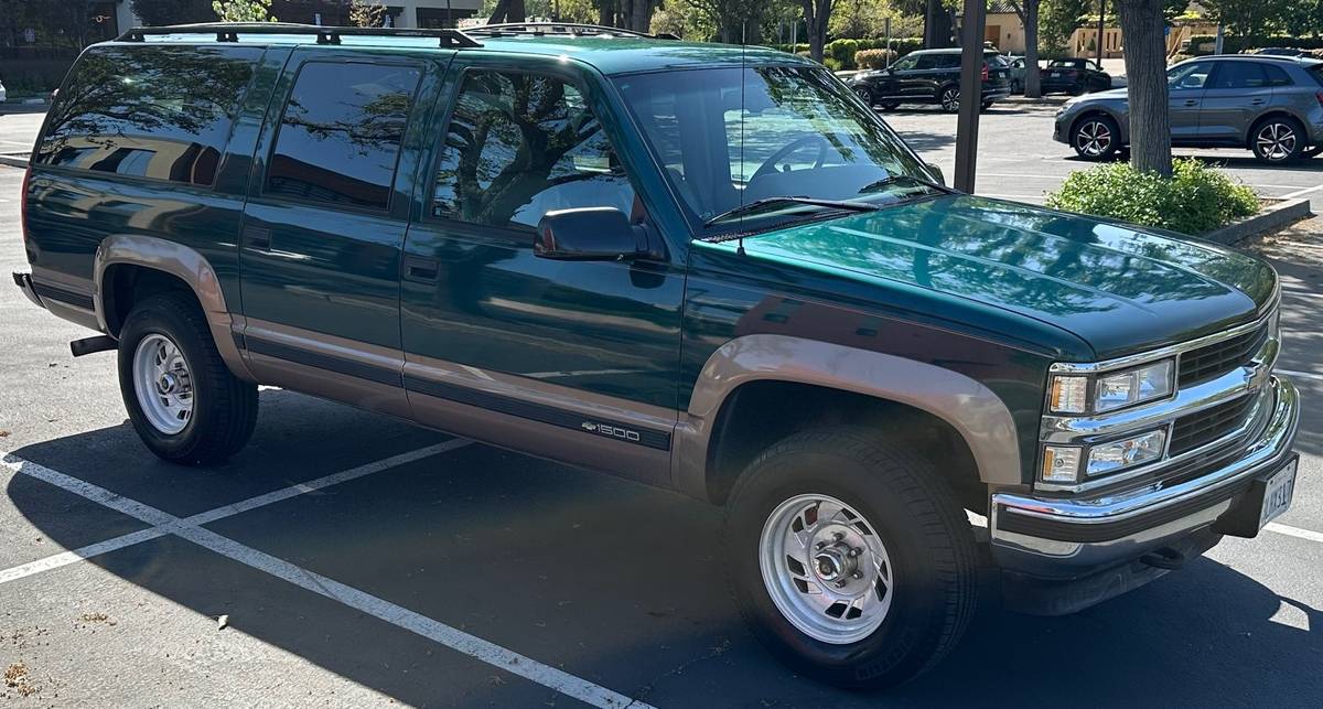 Chevrolet-Suburban-1500-lt-4wd-1995-green-1