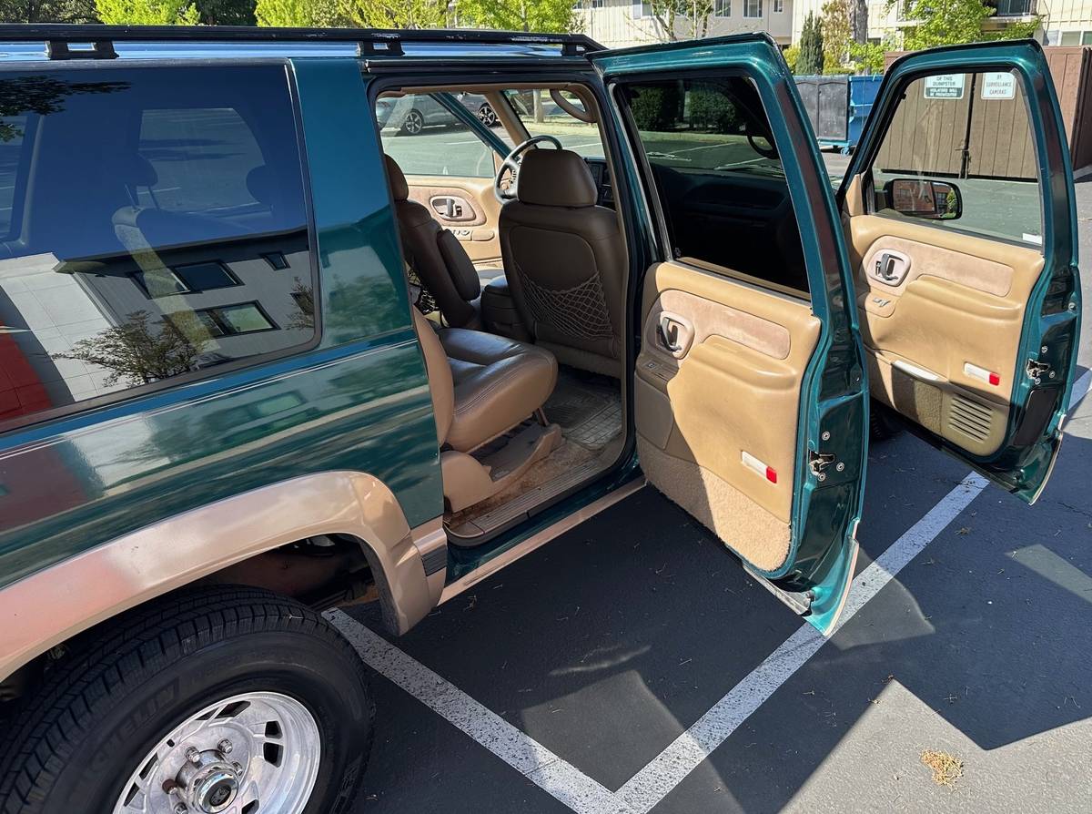 Chevrolet-Suburban-1500-lt-4wd-1995-green-10
