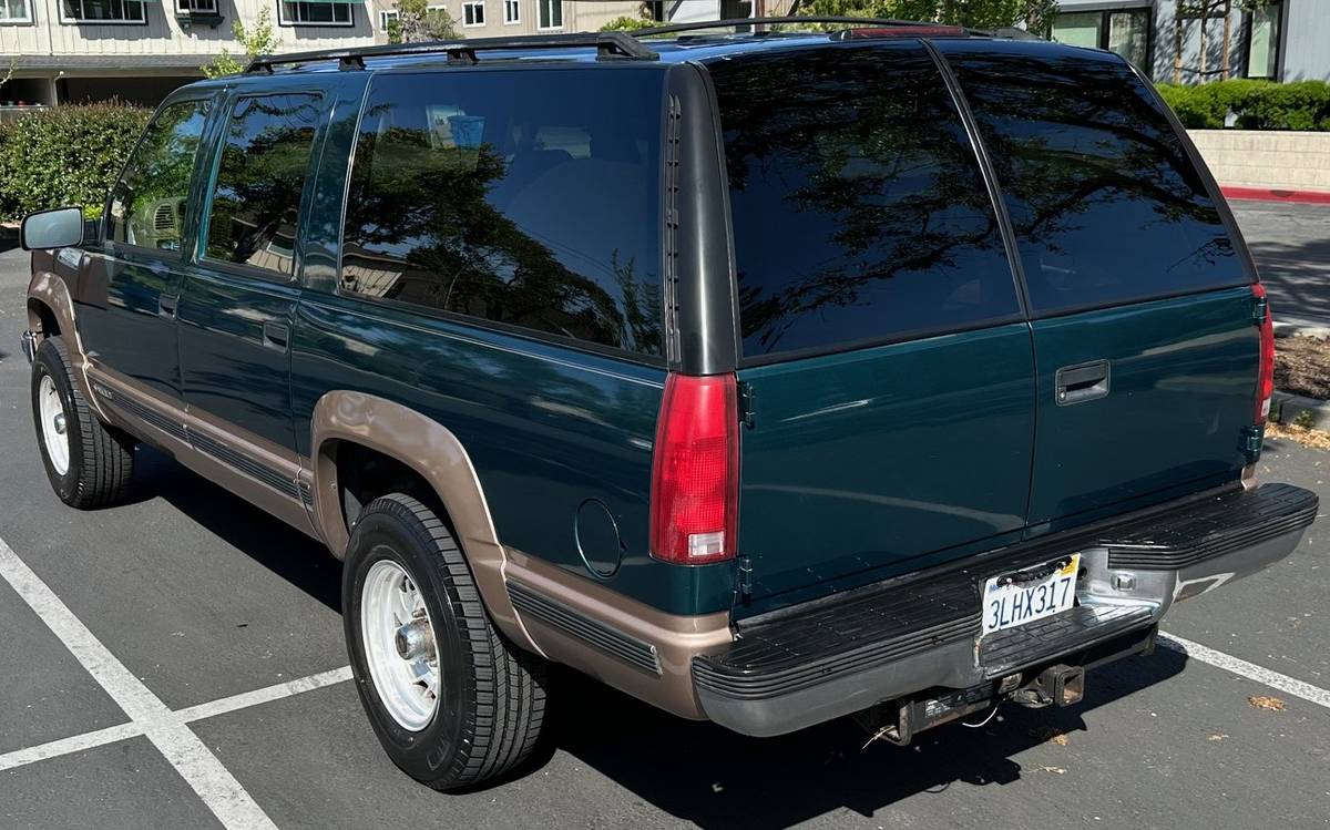 Chevrolet-Suburban-1500-lt-4wd-1995-green-2