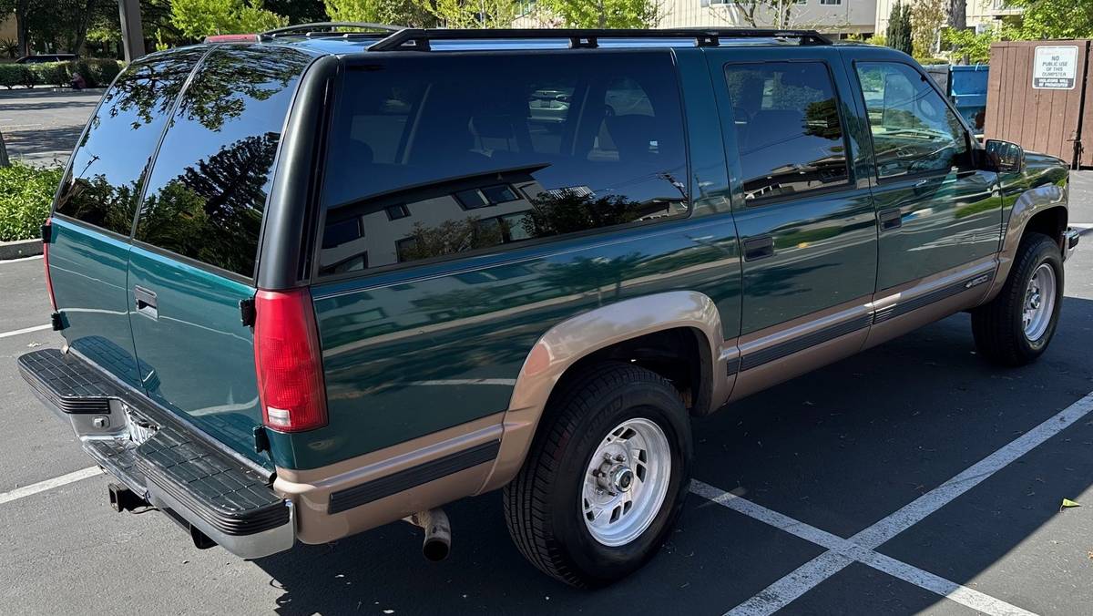 Chevrolet-Suburban-1500-lt-4wd-1995-green-3