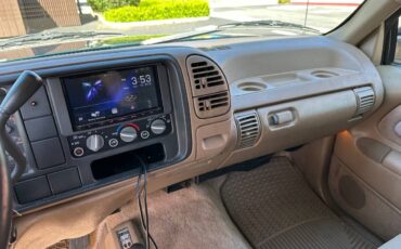 Chevrolet-Suburban-1500-lt-4wd-1995-green-5