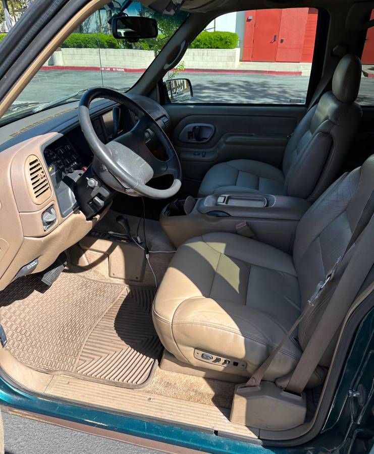 Chevrolet-Suburban-1500-lt-4wd-1995-green-6
