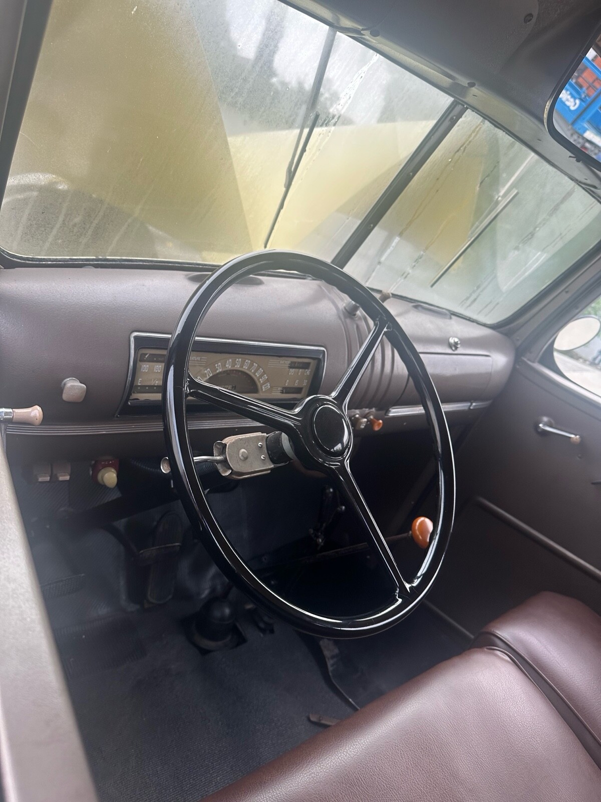 Chevrolet-Suburban-1941-SUV-16