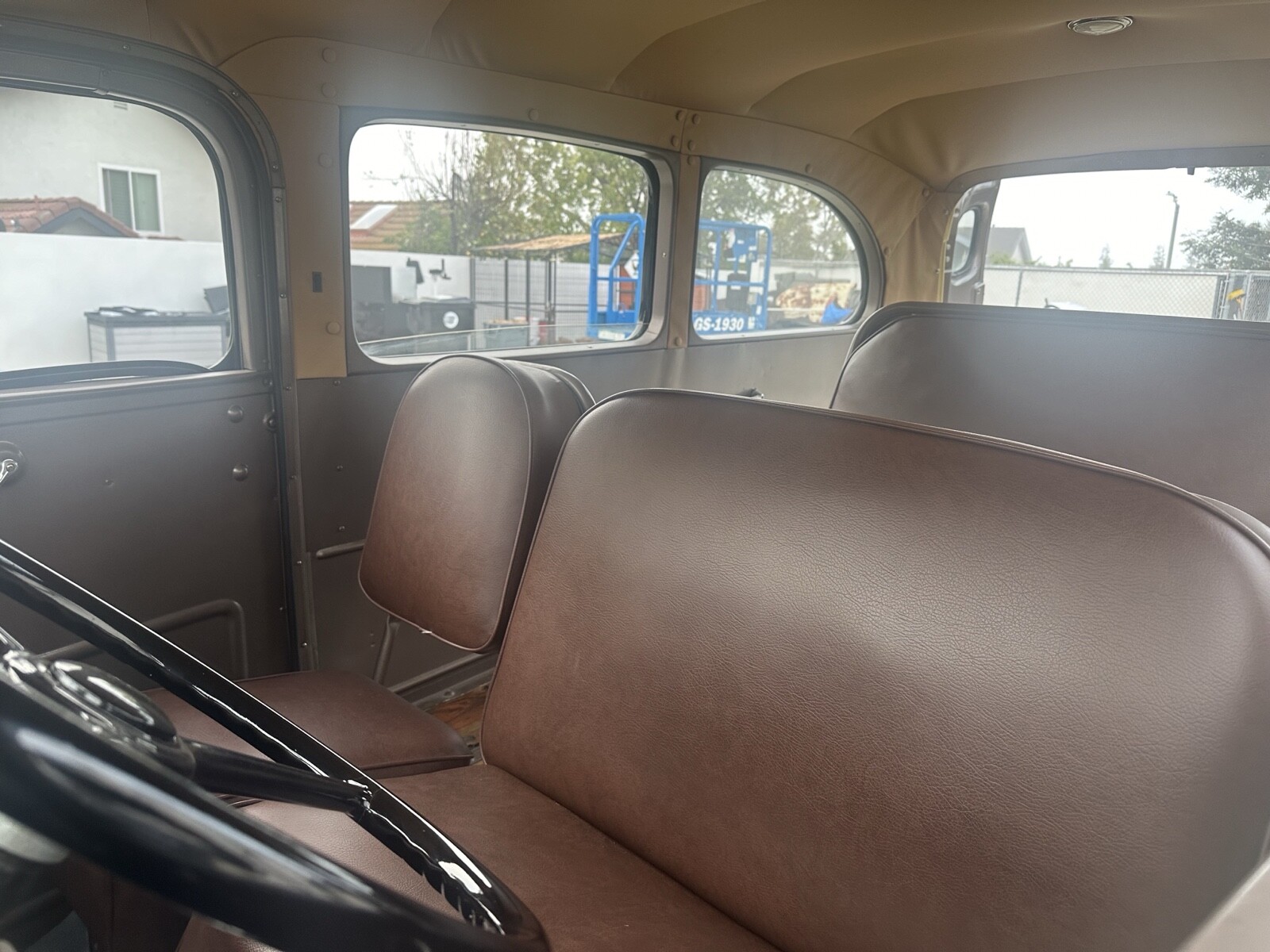 Chevrolet-Suburban-1941-SUV-17